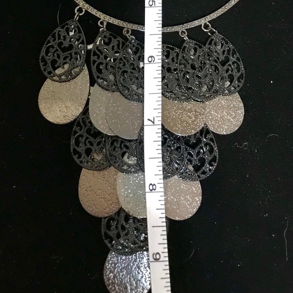 Gunmetal Filagree & Hammered Teardrop 16” Necklace - Picture 6 of 8